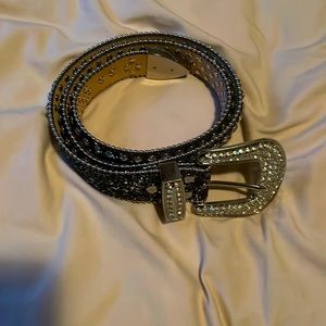 Bb. Simon belt. I don’t find it cool anymore.